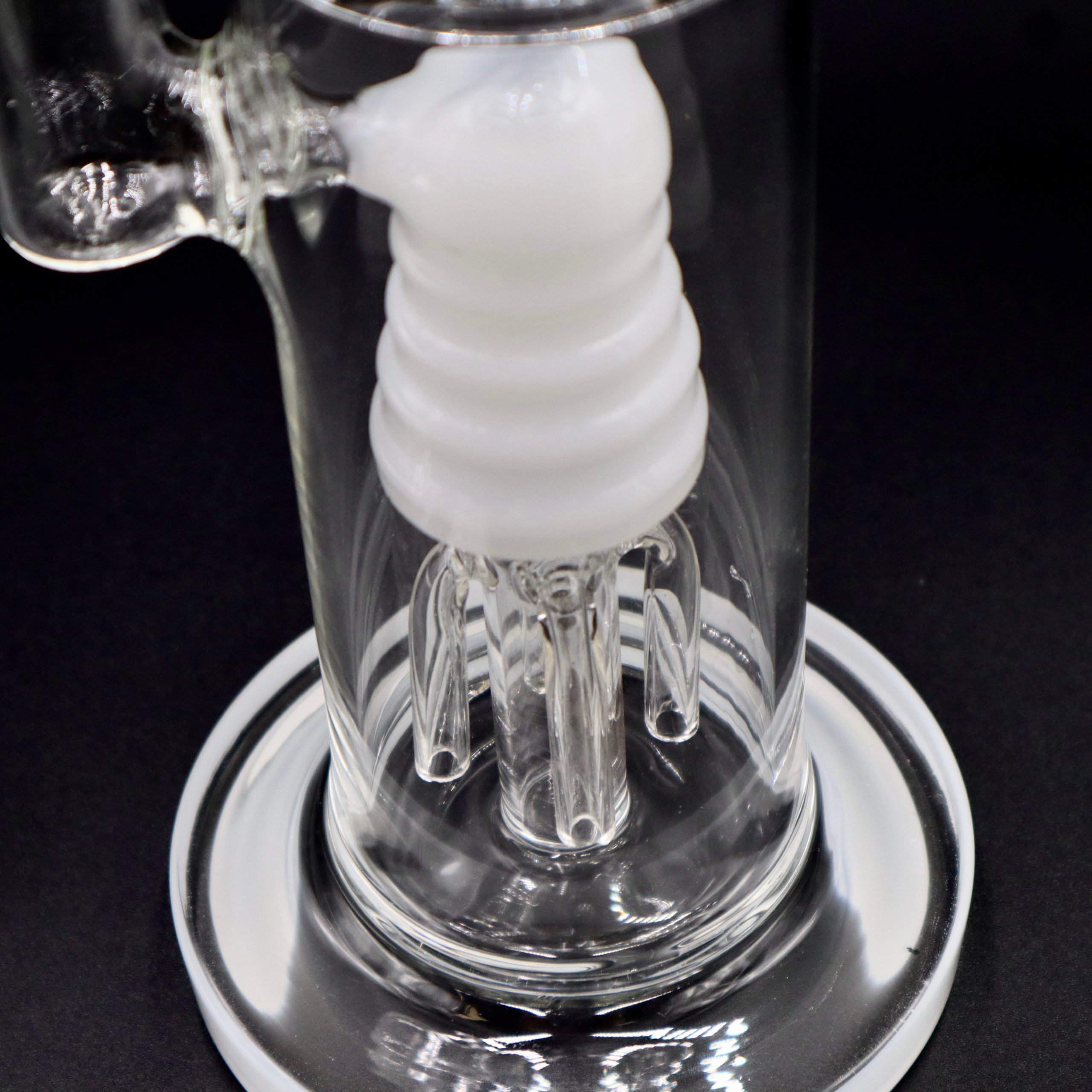 https://topfivewholesale.com/wp-content/uploads/2022/10/GL039-14%E2%80%B3-Water-Pipe-Triple-Chamber-Jellyfish-Percolator-White-up-close-2.jpg